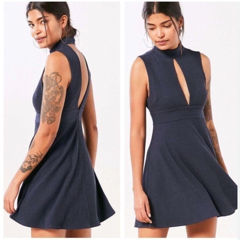 Silence + Noise Dress Womens Medium Danni Navy Blue Ribbed Sleeveless Keyhole UO